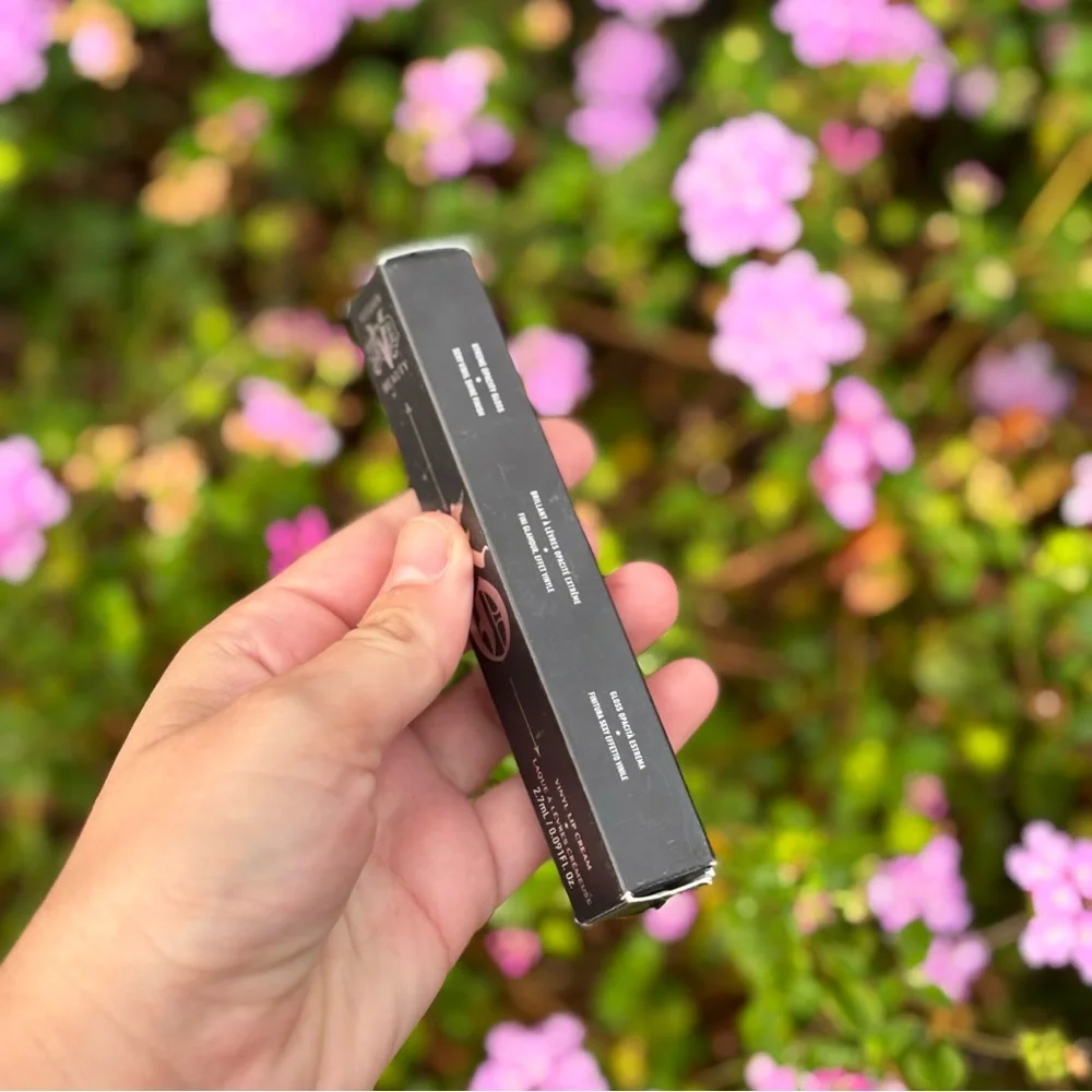 BNIB KVD Beauty • Hollyhock 70